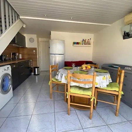 Villa T3 Mezzanine A Saint-pierre-la-mer, Climatisee, Terrasse, Parking Prive, 6 Pers. - Fr-1-795-41 Fleury