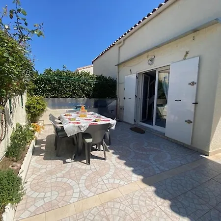 Vila T3 Mezzanine A Saint-pierre-la-mer, Climatisee, Terrasse, Parking Prive, 6 Pers. - Fr-1-795-41