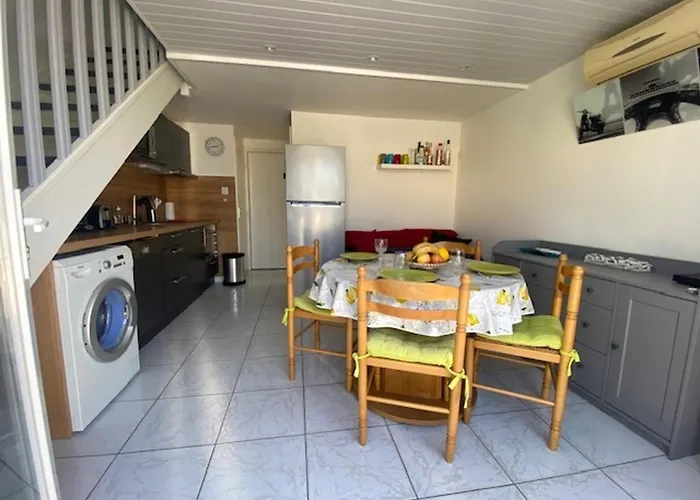 Villa T3 Mezzanine à Saint-pierre-la-mer, Climatisée, Terrasse, Parking Privé, 6 Pers. - Fr-1-795-41 Fleury (Aude)
