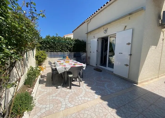 Villa T3 Mezzanine à Saint-pierre-la-mer, Climatisée, Terrasse, Parking Privé, 6 Pers. - Fr-1-795-41